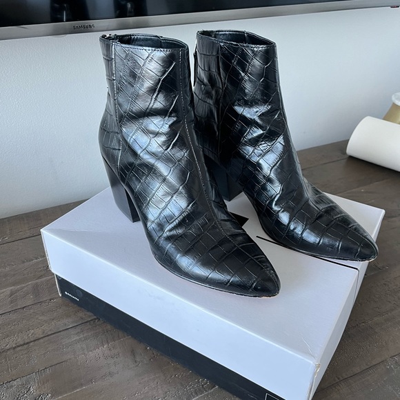 Dolce Vita Shoes - Dolce Vita black snake skin booties